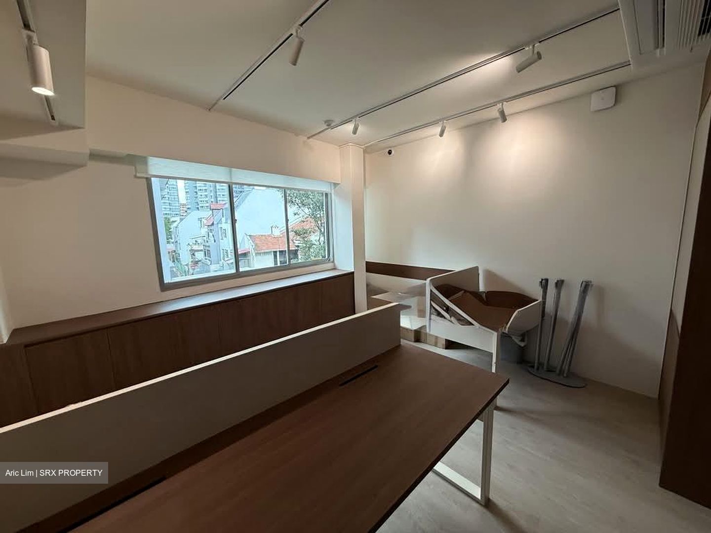 Jalan Besar (D8), Office #539941401
